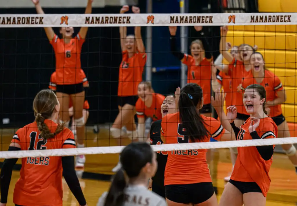 Mamaroneck wins 6th straight in five set victory over Arlington