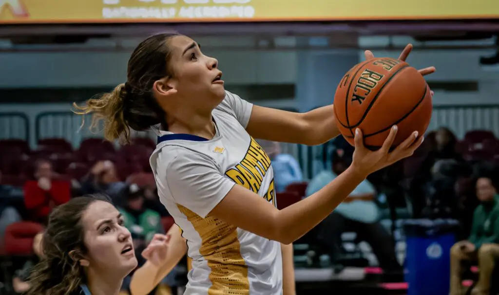 Panas star Sofia Tavarez takes home the ConEdison Scholar Athlete of the Week Award